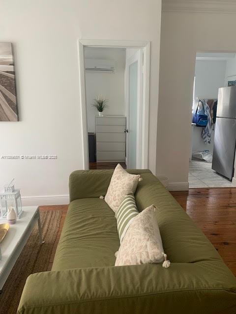 4 of 15 - 830 10th St 1, Miami Beach, FL