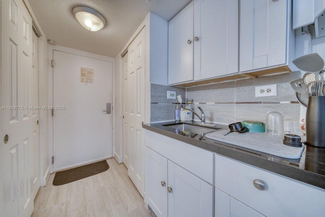 3 of 18 - 19201 Collins Ave 822, Sunny Isles Beach, FL