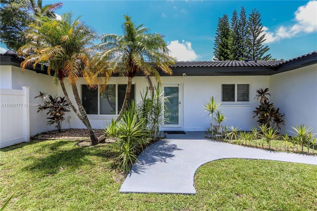 2 of 42 - 1110 S 14th Ave, Hollywood, FL
