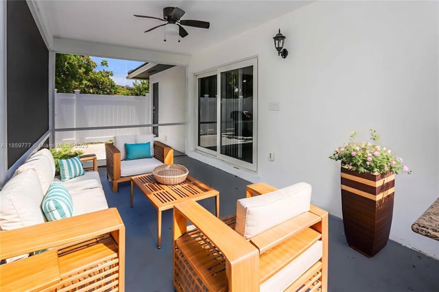 3 of 42 - 1110 S 14th Ave, Hollywood, FL