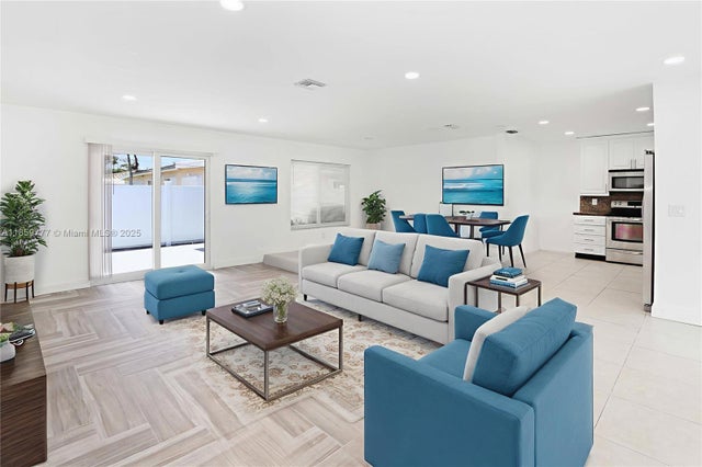 5 of 42 - 1110 S 14th Ave, Hollywood, FL