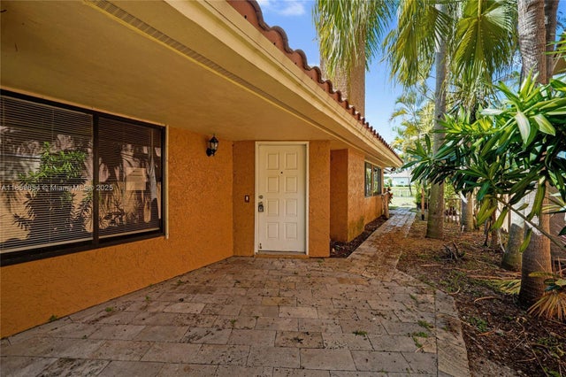 3 of 37 - 3887 Nw 7th Pl, Deerfield Beach, FL