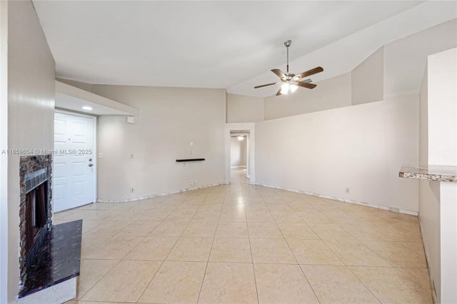 4 of 37 - 3887 Nw 7th Pl, Deerfield Beach, FL