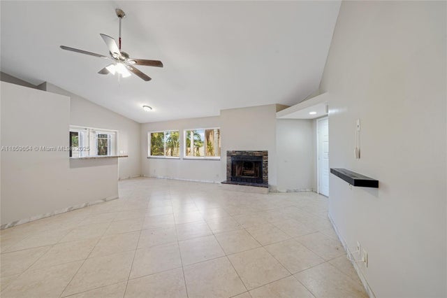 5 of 37 - 3887 Nw 7th Pl, Deerfield Beach, FL