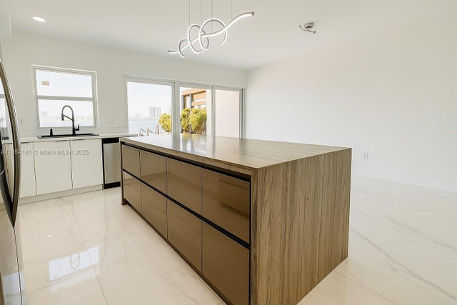 5 of 17 - N/A, North Miami Beach, FL
