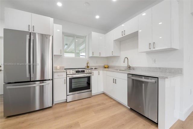 5 of 34 - 2811 Sw 65th Ave, Miami, FL