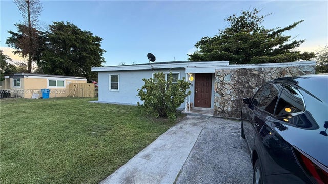 5 of 14 - 24 Miami Gardens Rd, West Park, FL