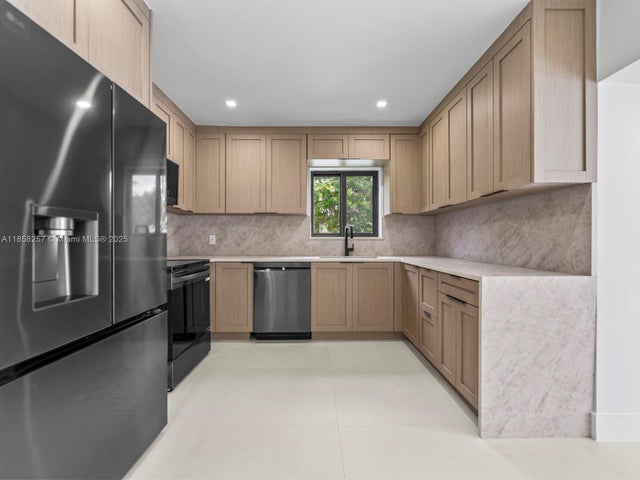 3 of 47 - 1221 Biarritz Dr, Miami Beach, FL