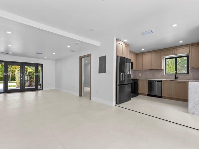 5 of 47 - 1221 Biarritz Dr, Miami Beach, FL