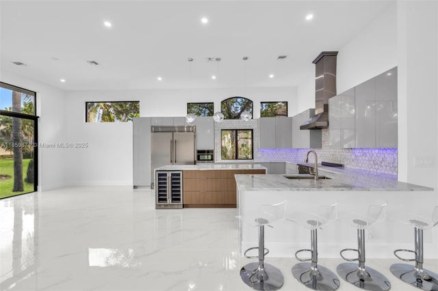 3 of 39 - 2530 Montclaire Cir, Weston, FL