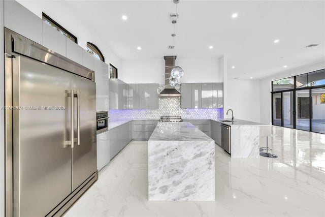 4 of 39 - 2530 Montclaire Cir, Weston, FL