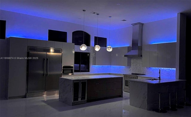 5 of 39 - 2530 Montclaire Cir, Weston, FL