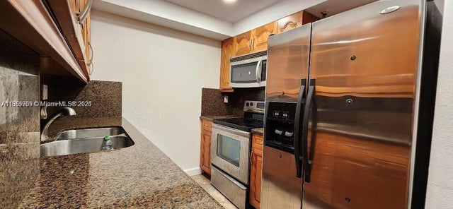 4 of 25 - 1621 Collins Ave 404, Miami Beach, FL