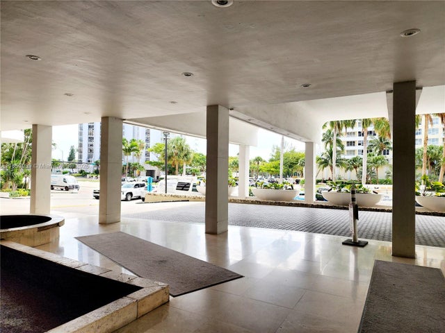 5 of 48 - 5555 Collins Ave 9s, Miami Beach, FL