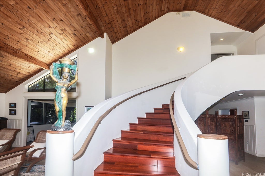 3702 Old Pali Road, Honolulu