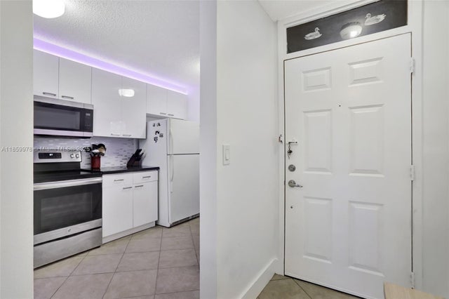 5 of 28 - 6219 Coral Lake Dr 207, Margate, FL