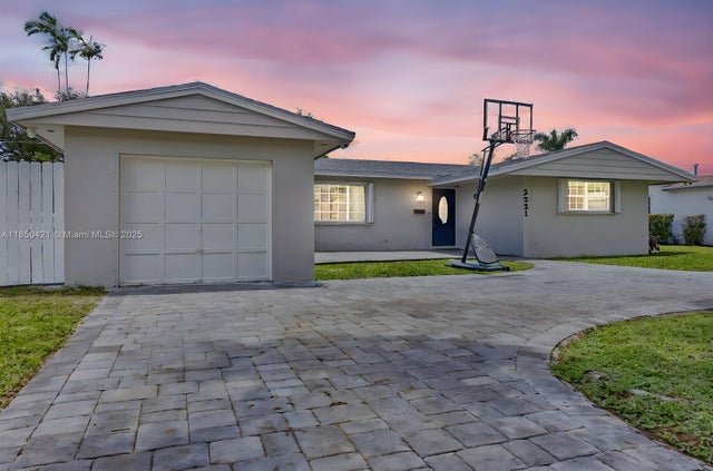 1 of 51 - 2221 N 43rd Ave, Hollywood, FL