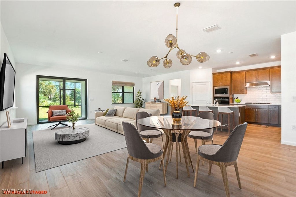 2003 Don Benito Way, Naples