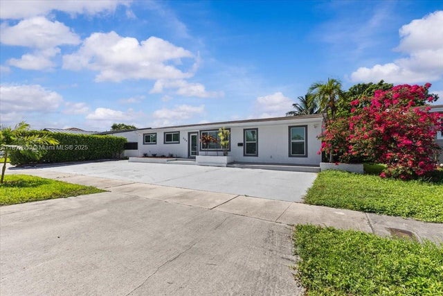 1 of 46 - 528 W 45th Pl, Hialeah, FL