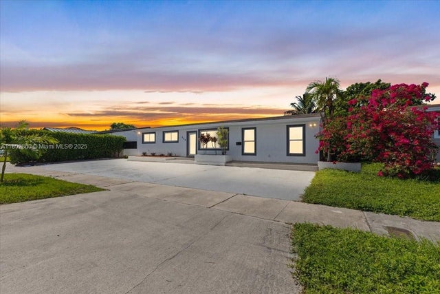 2 of 46 - 528 W 45th Pl, Hialeah, FL