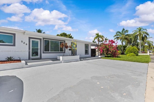 3 of 46 - 528 W 45th Pl, Hialeah, FL