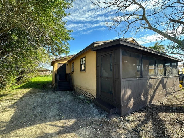 1 of 49 - 125 Sw 11th Ave, South Bay, FL