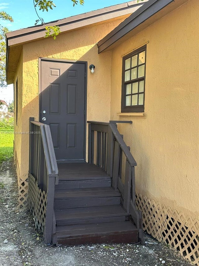 3 of 49 - 125 Sw 11th Ave, South Bay, FL