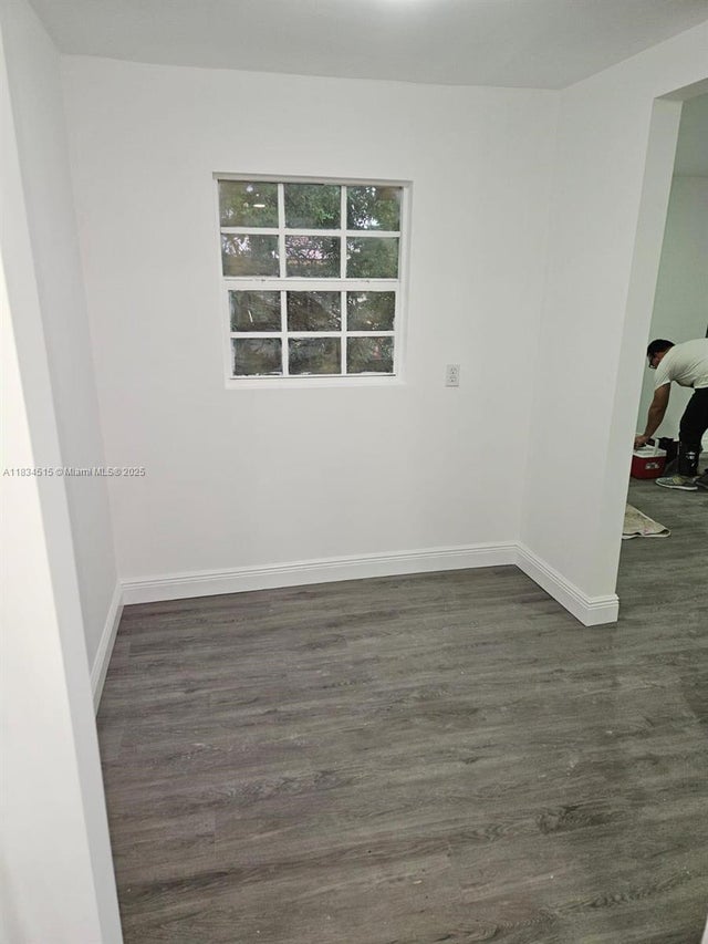 5 of 49 - 125 Sw 11th Ave, South Bay, FL