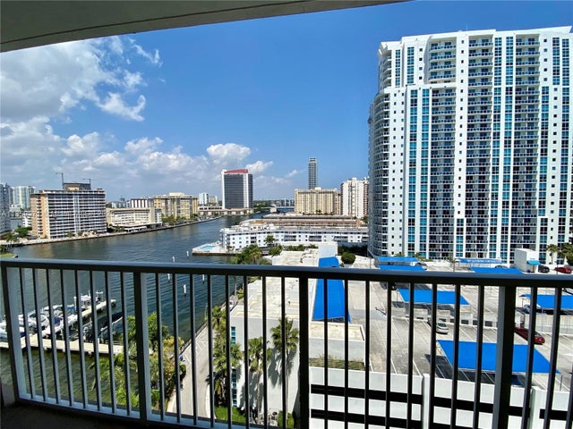 4 of 40 - 1965 S Ocean Dr 10h, Hallandale Beach, FL