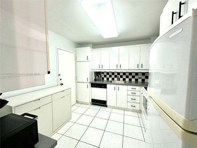 3 of 71 - 1950 S Ocean Dr 7e, Hallandale Beach, FL