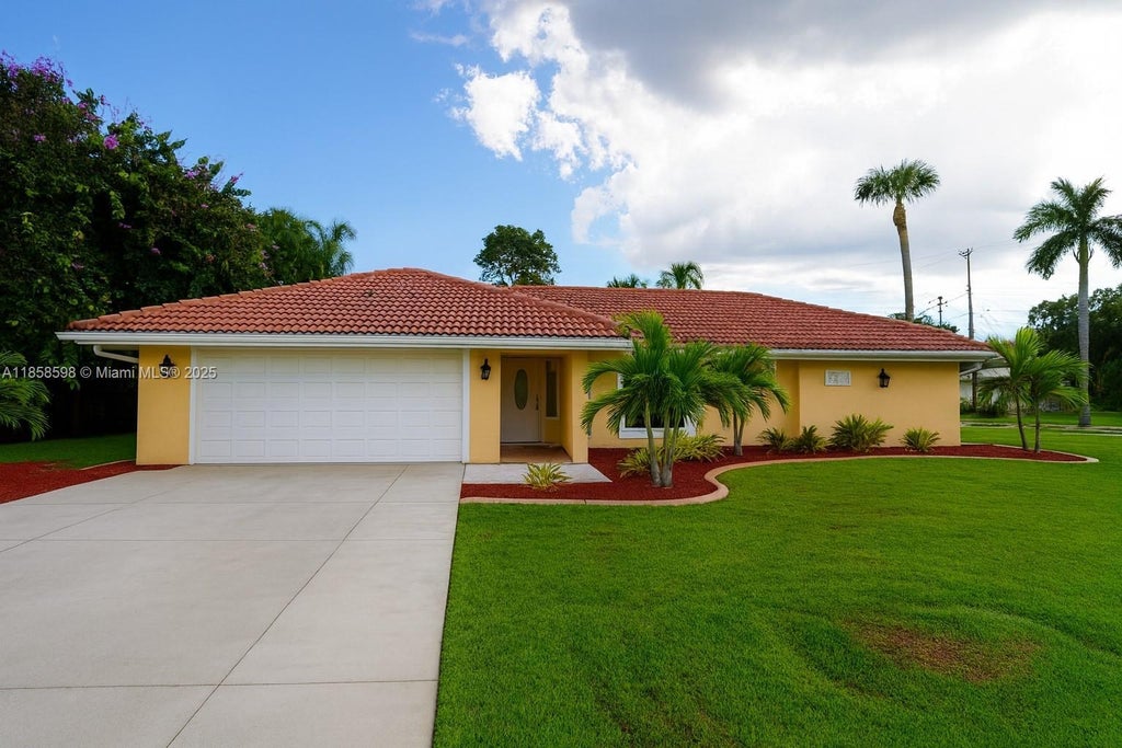 158 Dow Ln, Fort Myers