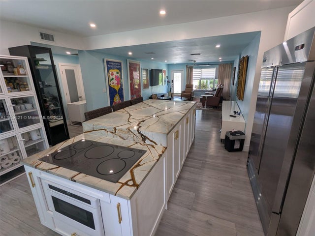 2 of 95 - 524 Ne 27th Dr, Wilton Manors, FL