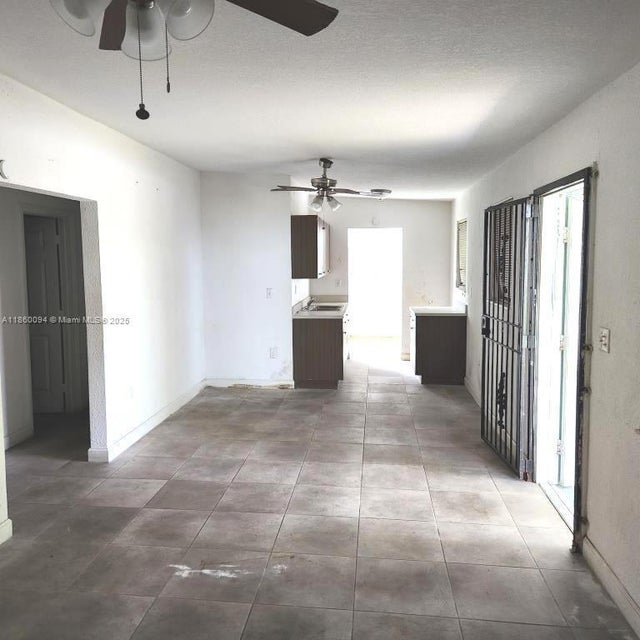 4 of 14 - 1461 Nw 2nd Ct, Florida City, FL