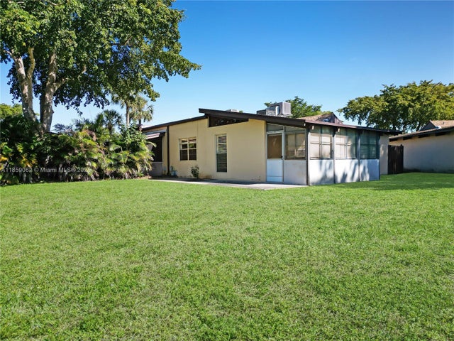 4 of 23 - 114 Essex Rd 1-36, Hollywood, FL