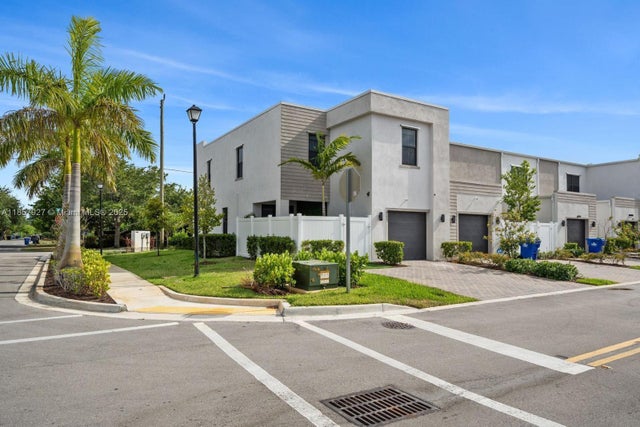 3 of 46 - 421 Nw 17th St, Fort Lauderdale, FL