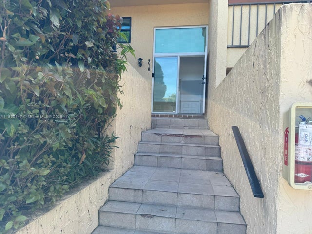 2 of 36 - 4018 Del Río Way, Sunrise, FL