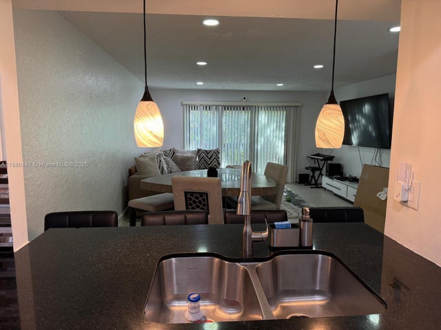 4 of 36 - 4018 Del Río Way, Sunrise, FL