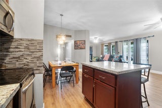 Photo of Listing #A11860297