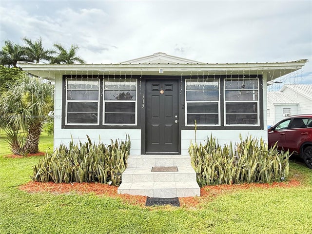 1 of 89 - 315 Avenue J, Moore Haven, FL