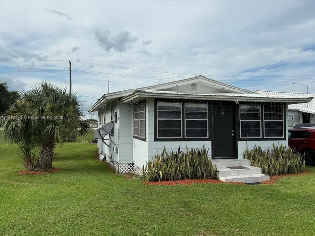 2 of 89 - 315 Avenue J, Moore Haven, FL