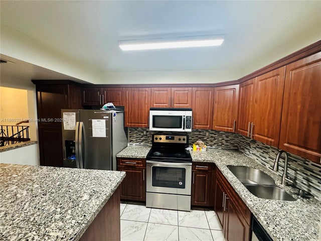 4 of 12 - 4850 Sw 63rd Ter 323, Davie, FL