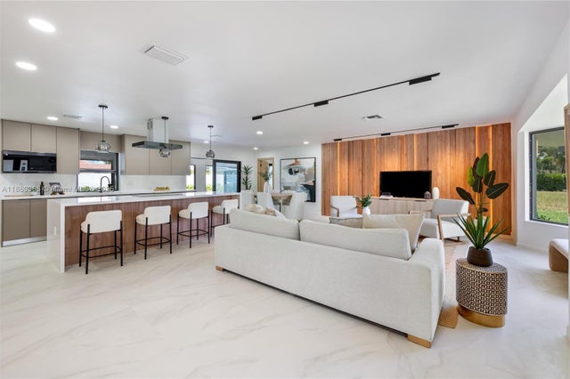 1 of 24 - 2415 Ne 35th Dr, Fort Lauderdale, FL