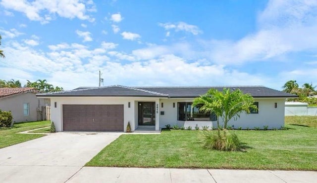 2 of 24 - 2415 Ne 35th Dr, Fort Lauderdale, FL