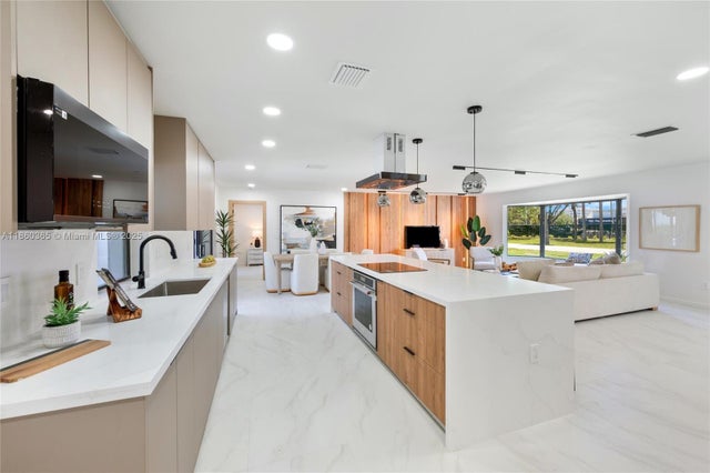4 of 24 - 2415 Ne 35th Dr, Fort Lauderdale, FL