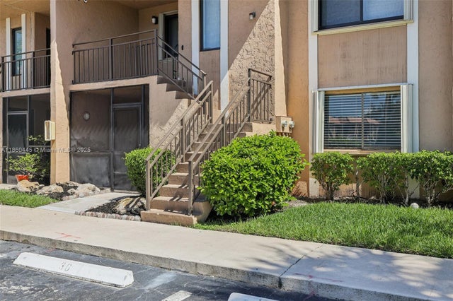 4 of 32 - 195 Lakeview Dr 105, Weston, FL