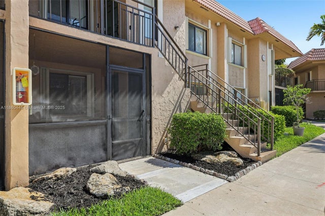 5 of 32 - 195 Lakeview Dr 105, Weston, FL