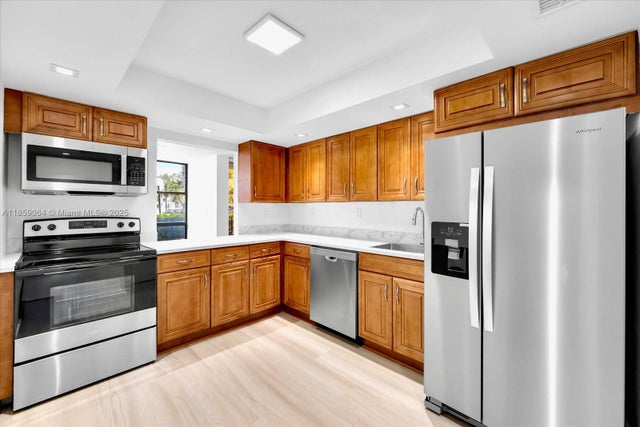 1000 Parkview Dr 129, Hallandale Beach