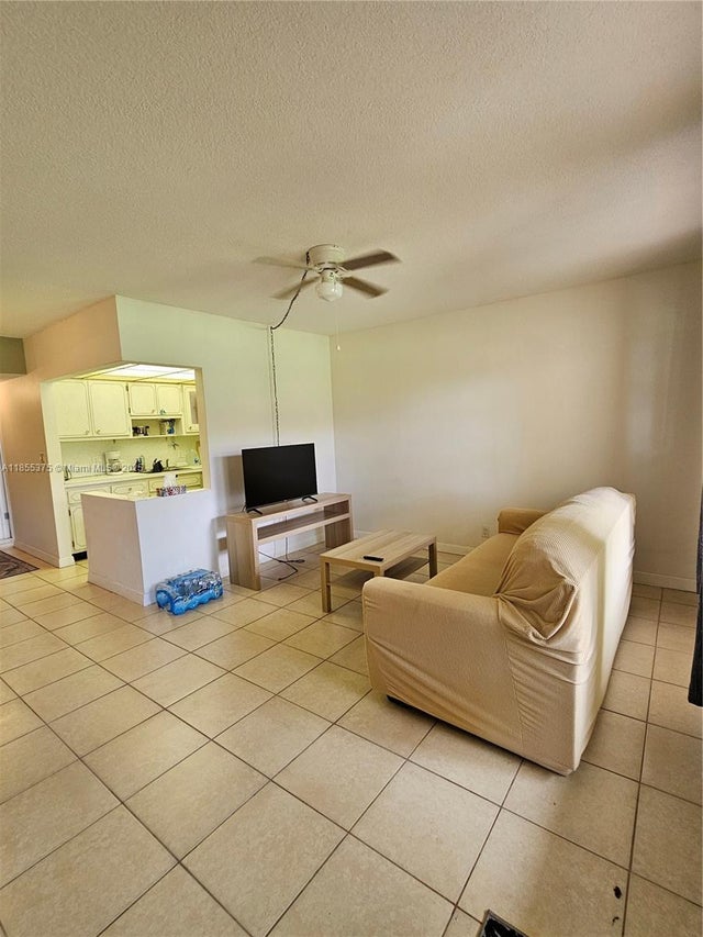 4 of 12 - 3081 Nw 47th Ter 112, Lauderdale Lakes, FL