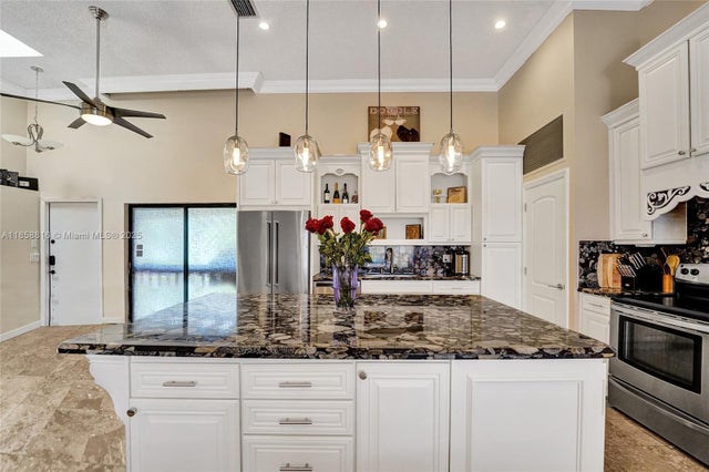 5 of 46 - 2707 S Parkview Dr, Hallandale Beach, FL