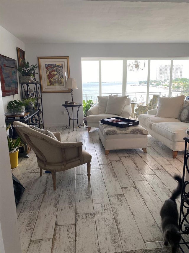 2 of 29 - 11111 Biscayne Blvd 5d, Miami, FL